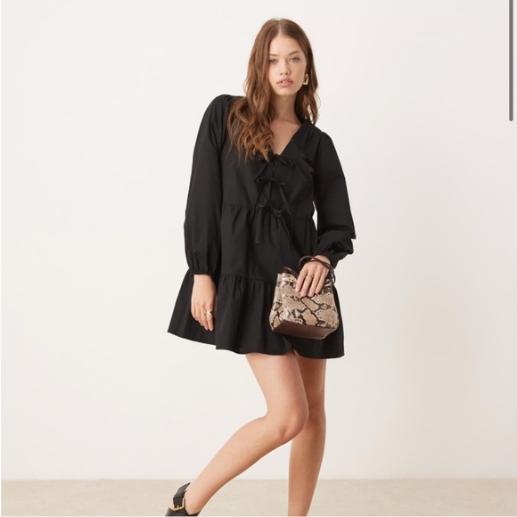 Chic Black Long Sleeve Dress - Picture 1 of 8